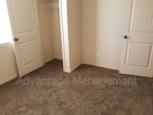 Building Photo - 3569 E Rock Creek Rd