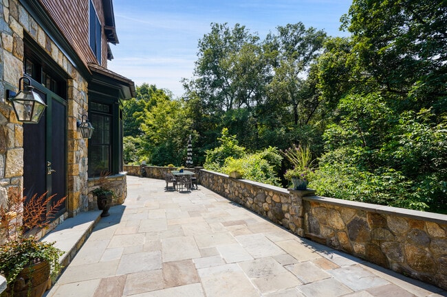 Building Photo - 59 Cat Rock Rd