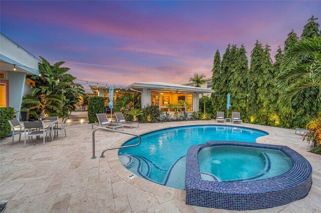 Building Photo - 2740 NE 15th St