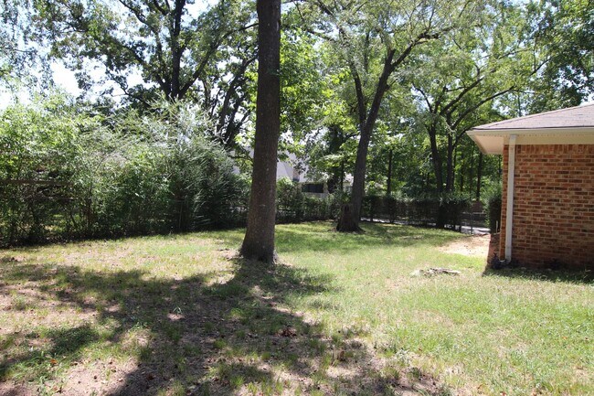 Building Photo - 1536 Crockett Dr