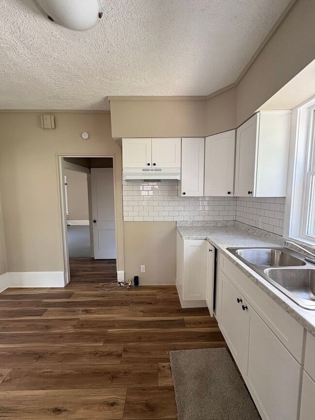 Building Photo - Four bedroom one bathroom home for rent
