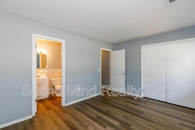Building Photo - 2624 Sanderford Rd