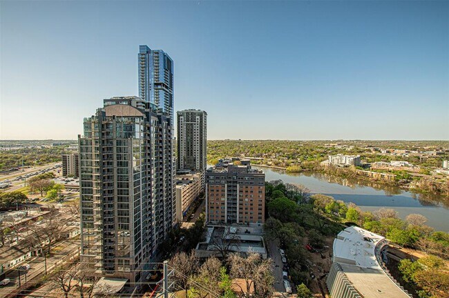 Building Photo - 70 Rainey St