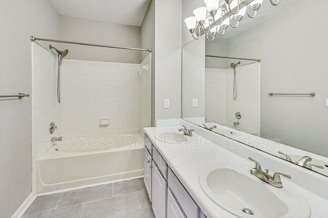Building Photo - 1645 Heyford Cir NW