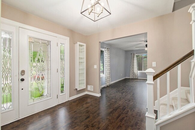 Building Photo - CLASSIC COLONIAL ELEGANCE WITH LAKESIDE SE...