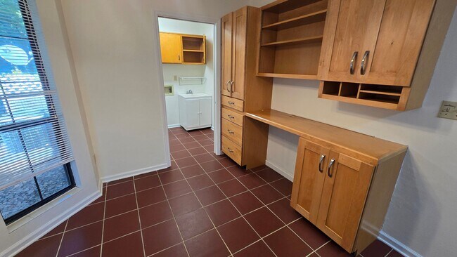 Building Photo - Beautiful Large home off of Mahan