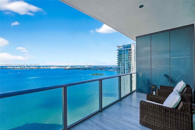 Building Photo - 480 NE 31st St