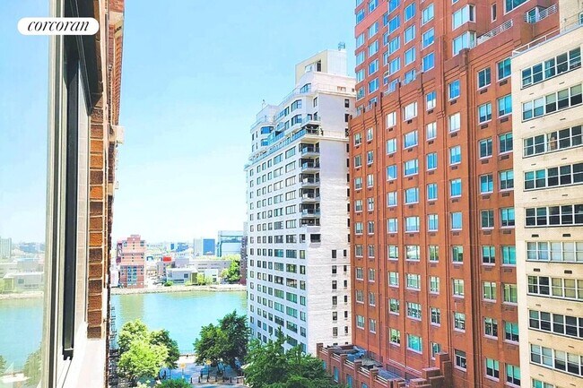 Building Photo - 515 E 72nd St