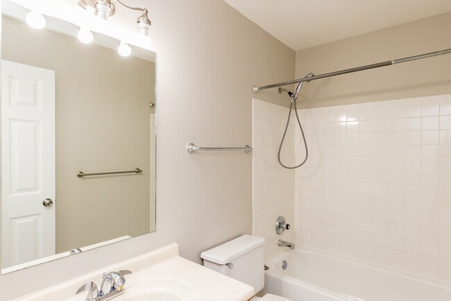 Building Photo - 5558 Parker Hill Ln