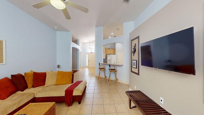 Building Photo - 4 BR 3 BA          POOL HOME    Highlands ...
