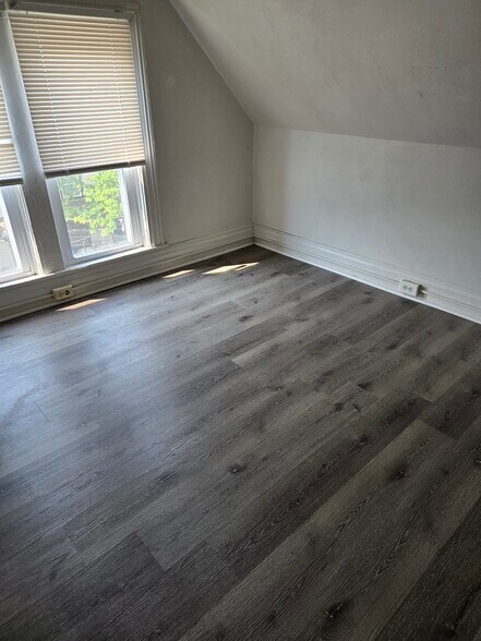 Building Photo - 608 2nd St