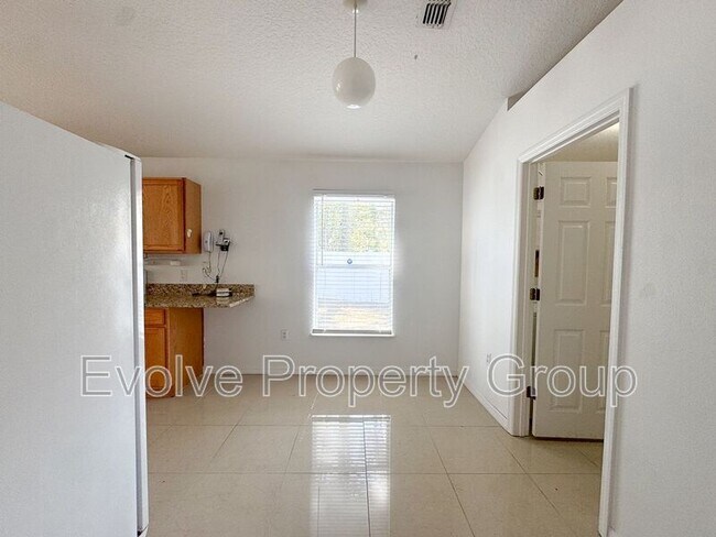 Building Photo - 21 Llanes Pl