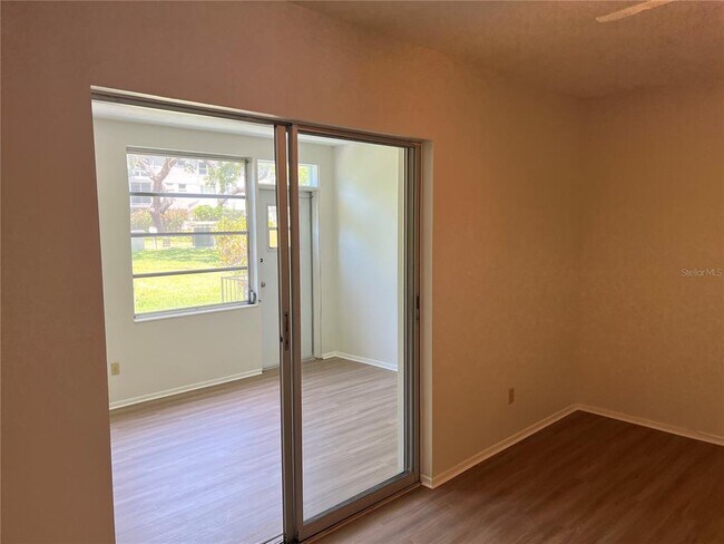 Building Photo - 2042 Australia Way W