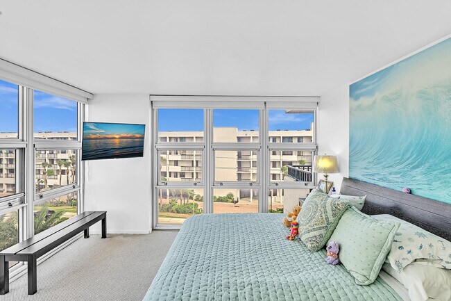 Building Photo - 525 N Ocean Blvd