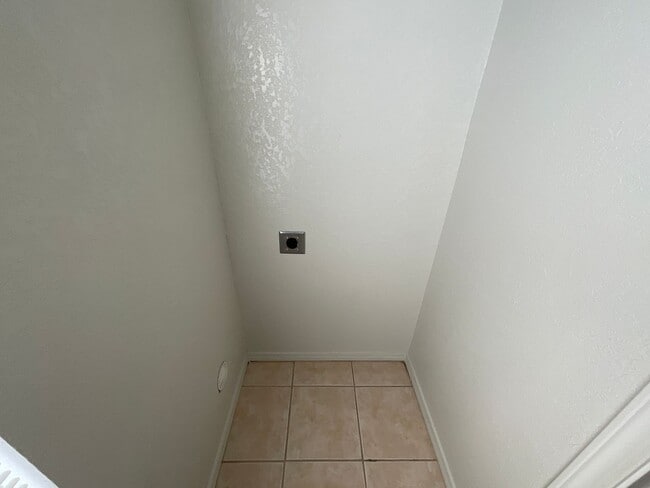 Building Photo - 5517 Del Creek Rd