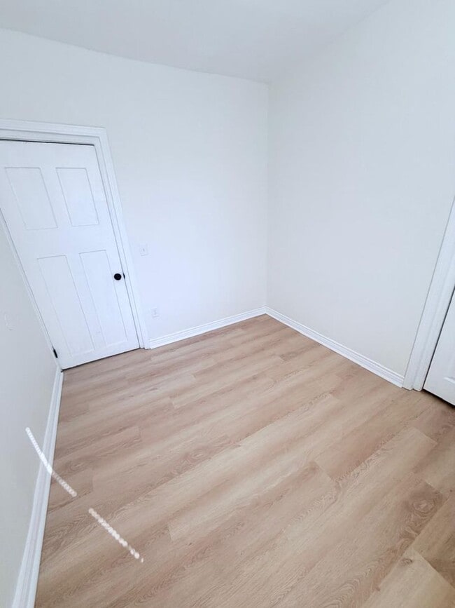 Building Photo - 2604 W 27th St