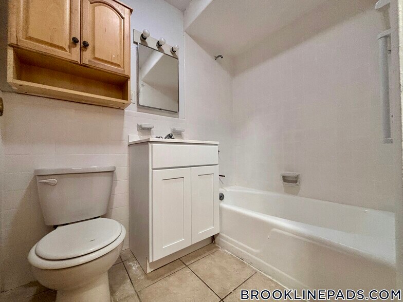 Building Photo - 312 Tappan St