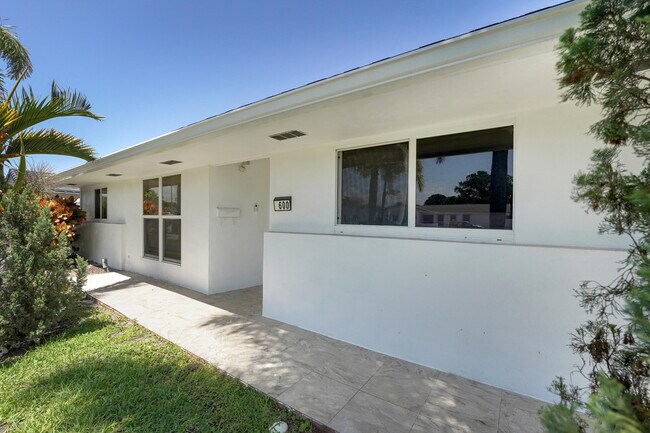 Building Photo - 600 NW 12th Ave