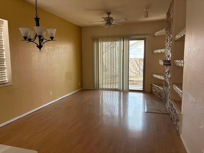 Building Photo - 1722 E Detroit St