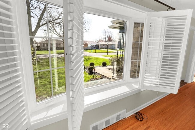 Building Photo - 1240 N Irvington Ave