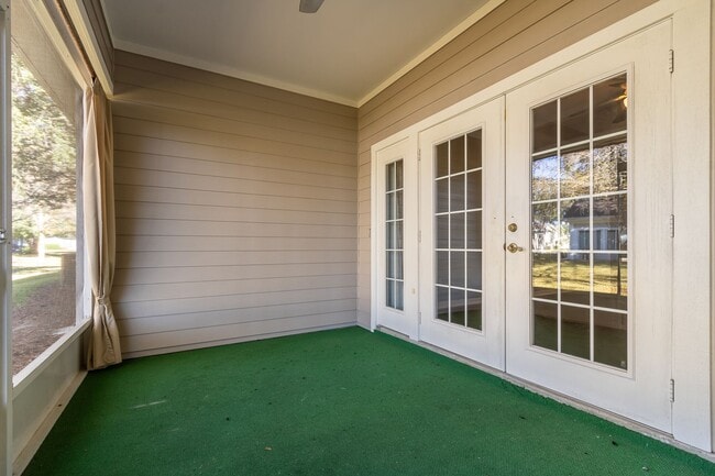 Building Photo - Luxury Living in The Villas of West End – ...