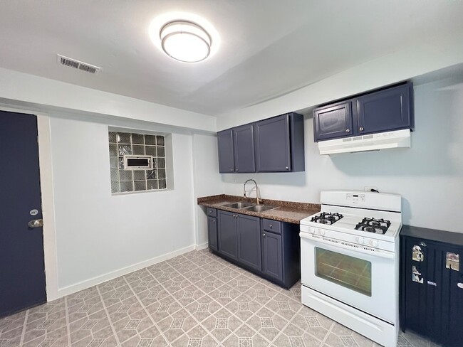 Building Photo - 7024 S Wentworth Ave