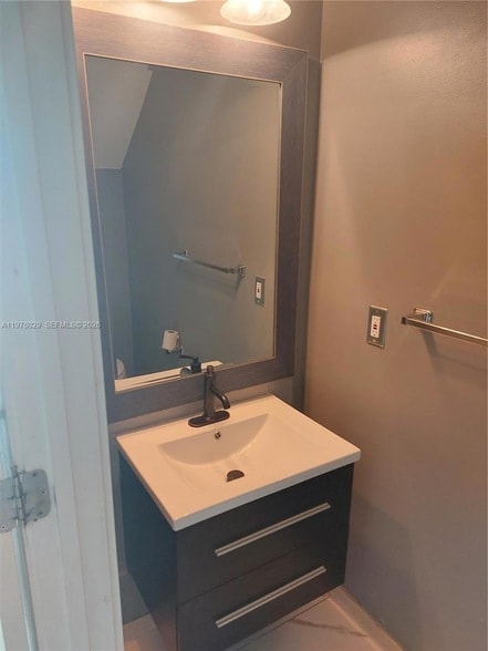 Building Photo - 2566 SW 82nd Ave