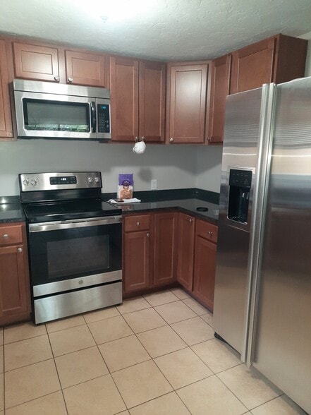 Primary Photo - 633 Wareham St