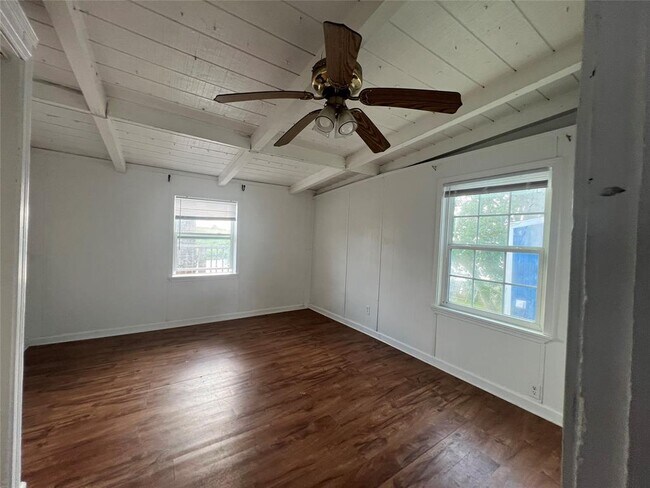 Building Photo - 227 Leeward Way