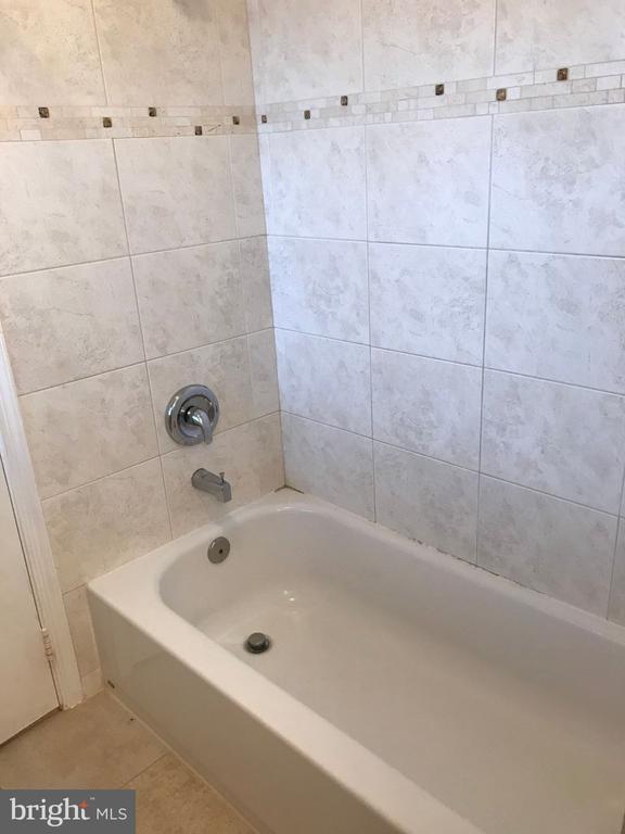 Building Photo - 1040 Warbler Pl