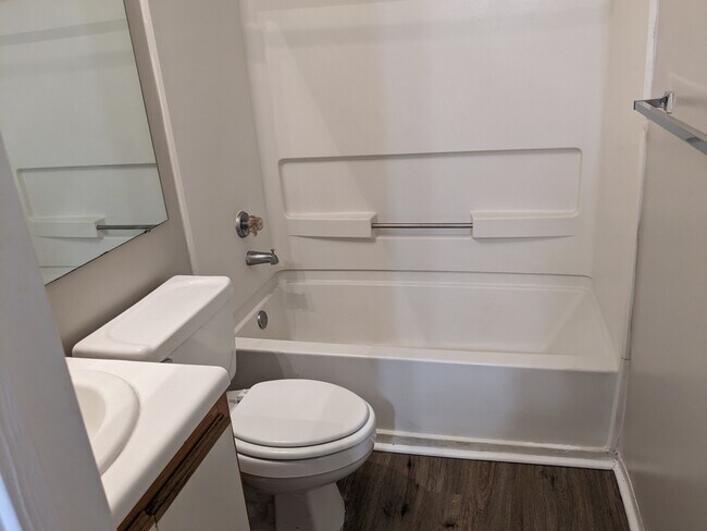 Building Photo - 1241 University Ct