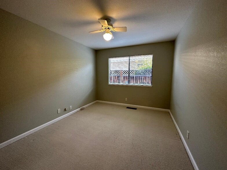 Building Photo - 4331 Montmorency Ct