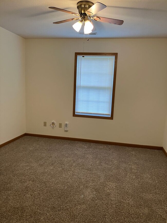 Building Photo - Modern & Spacious 2-Bedroom Ranch Condo – ...