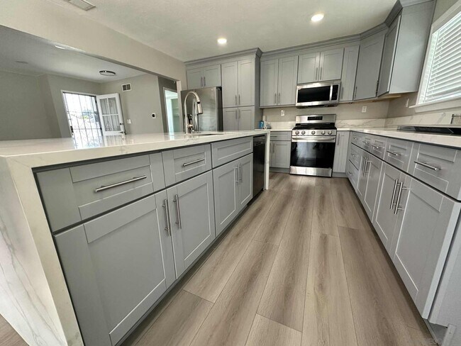 Building Photo - 819 Halecrest Dr