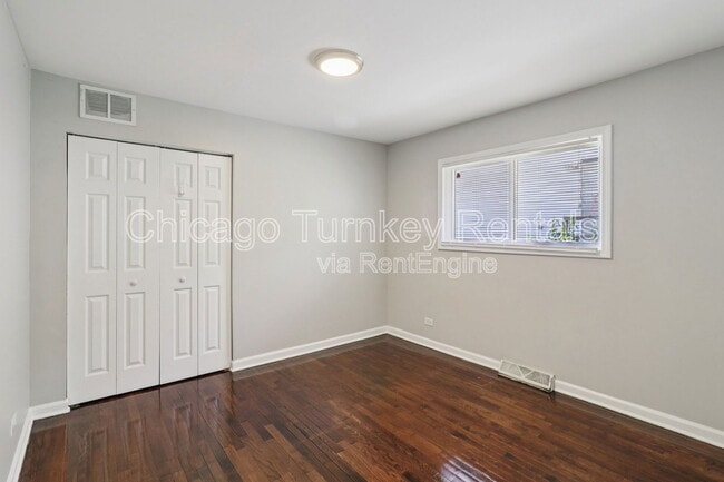 Building Photo - 16538 Park Ave