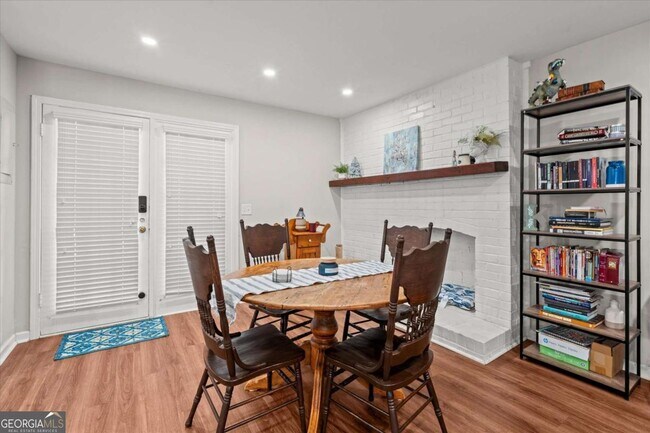 Building Photo - 541 N White St