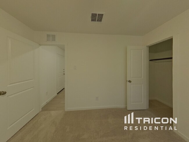 Building Photo - 10744 Cowhide Ln