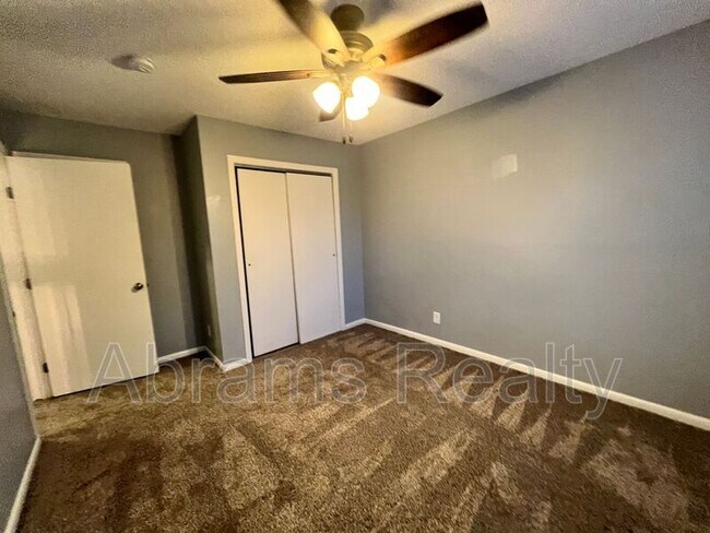 Building Photo - 1136 Glengarry Way