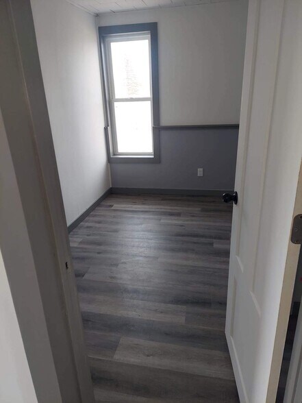 Bedroom - 36 W Eau Claire St