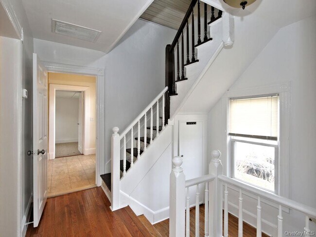 Building Photo - 84 Nelson Ave