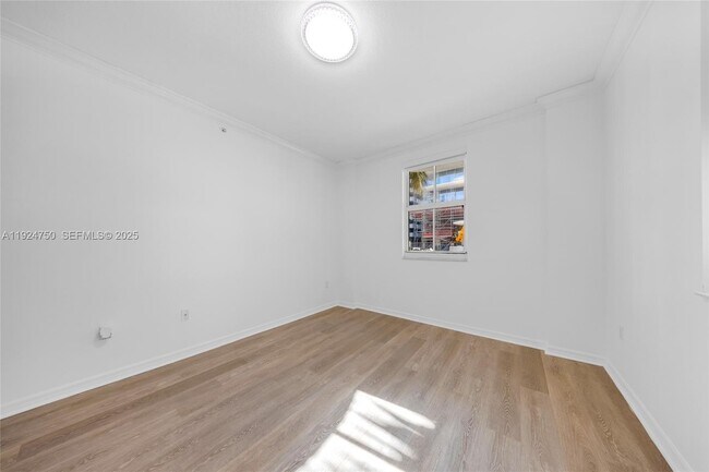 Building Photo - 9172 Collins Ave