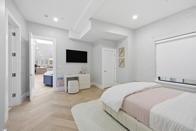 Building Photo - 125 Broad St