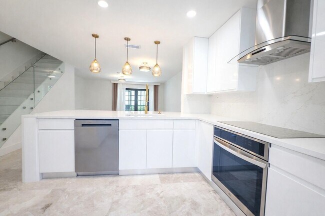 Building Photo - 576 Westree Ln