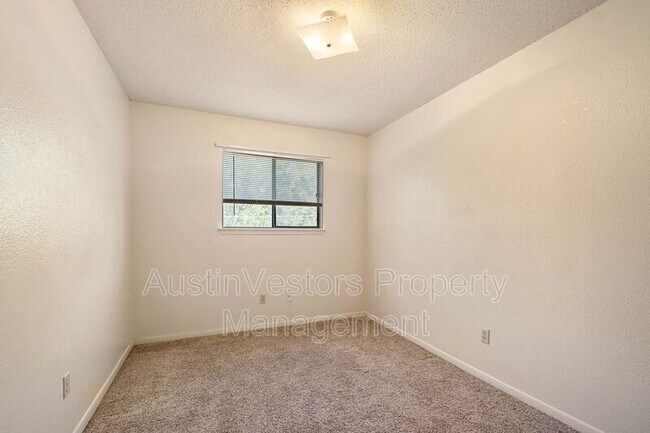 Building Photo - 200 Concho St