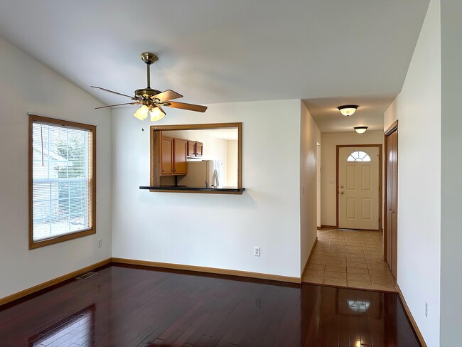 Building Photo - 482 Fox Ln