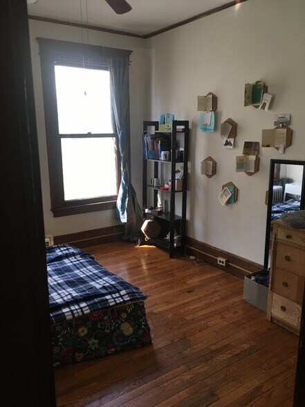 side bedroom - 266 Willow St