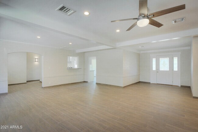Building Photo - 10006 N 37th St