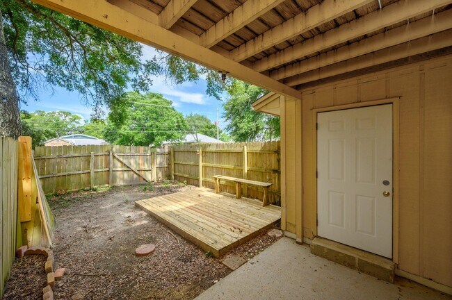 Building Photo - 152 Scottwood Dr SE