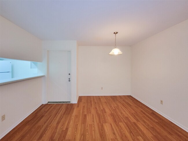 Building Photo - 8435 Hearth Dr