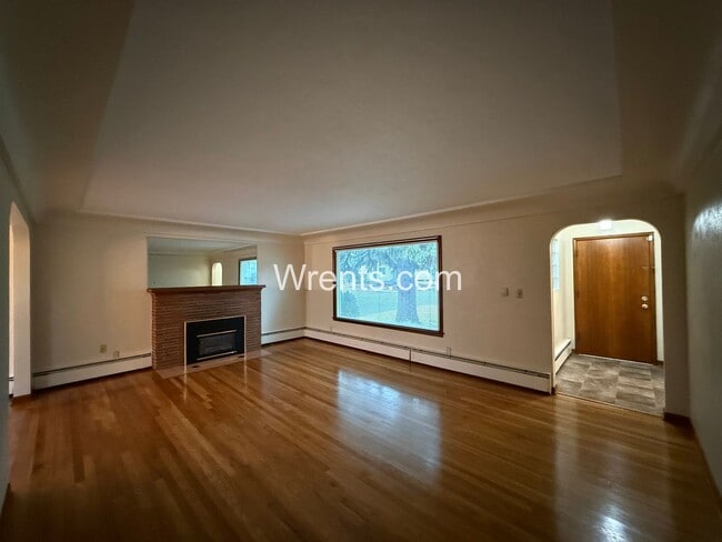 Building Photo - South Hill Charming corner lot 3 bed 2 bath in quiet neighborhood